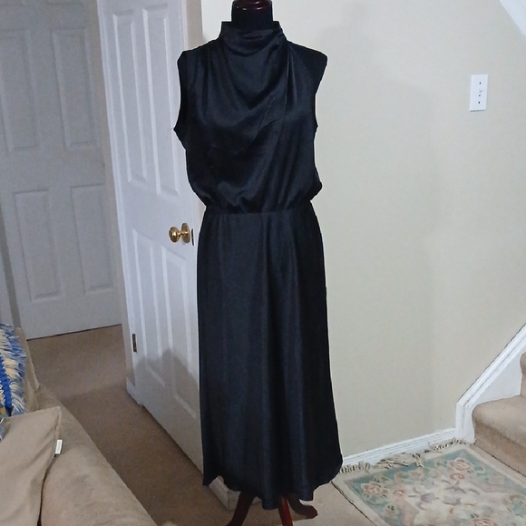 Chic Black Sleeveless Maxi Dress - Picture 10 of 11